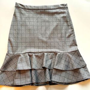 Banana Republic MIDI skirt. Color: black and white. Size 6.